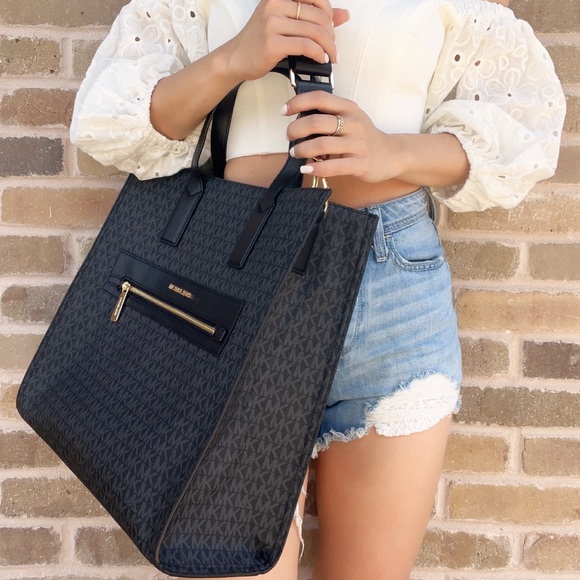 NWT Michael Kors Signature Large Tote Bag - Picture 3 of 5